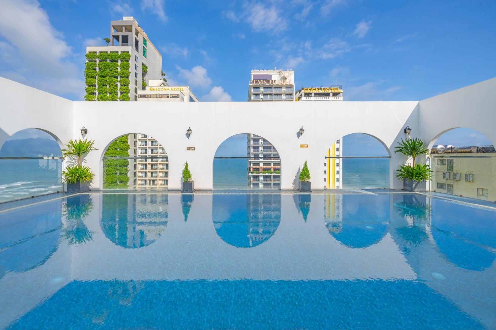 Golden Lotus Hotel Da Nang - Rooftop Bar Sea View Exteriör bild